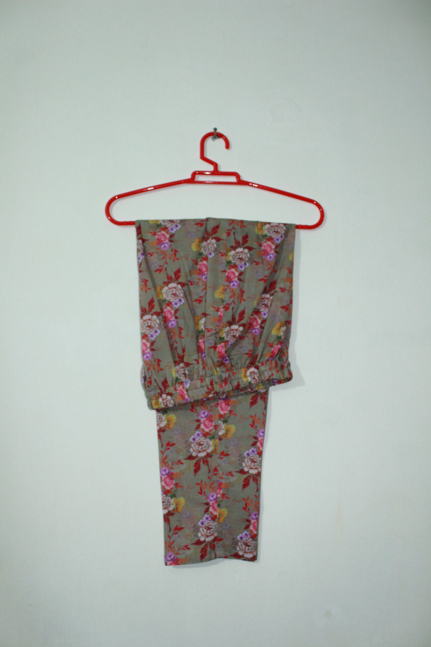 Bana Dora Dull Brown Floral Stitched 2-Piece All-Over Printed Lawn Suit - Image 6